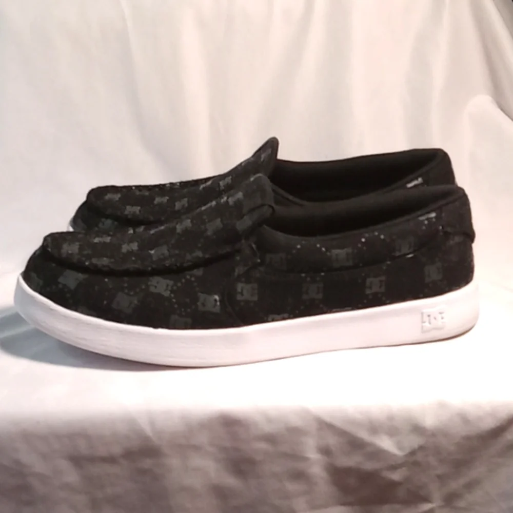 DC SHOES canvas slip on all over logo skate shoes